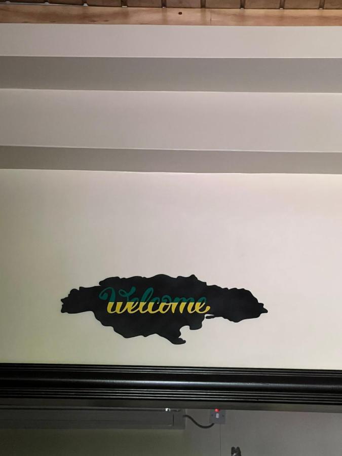 Kingston Oasis One Bedroom ภายนอก รูปภาพ