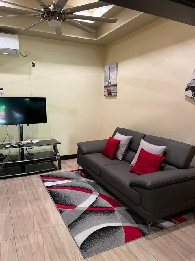 Kingston Oasis One Bedroom ภายนอก รูปภาพ