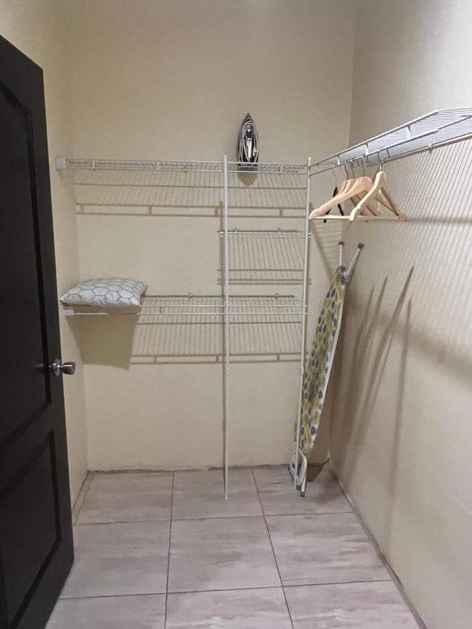 Kingston Oasis One Bedroom ภายนอก รูปภาพ