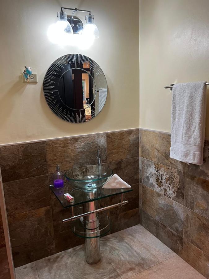 Kingston Oasis One Bedroom ภายนอก รูปภาพ