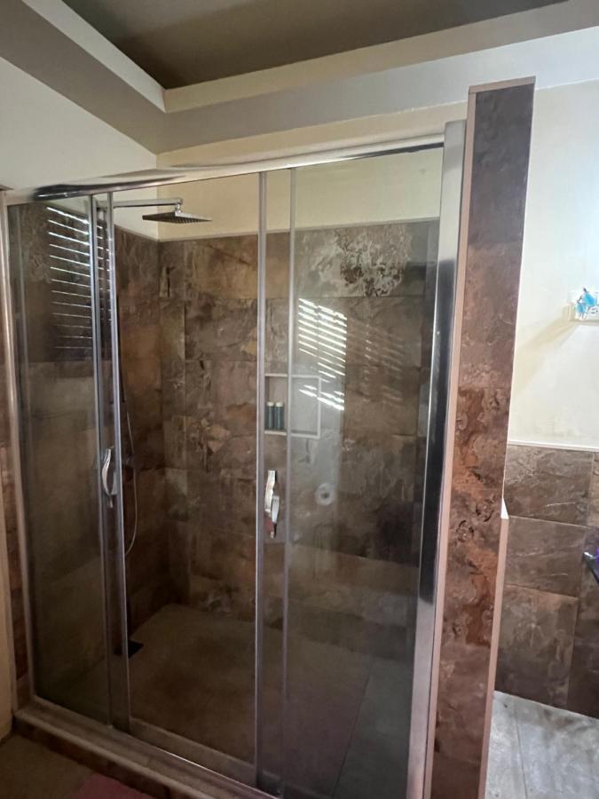 Kingston Oasis One Bedroom ภายนอก รูปภาพ